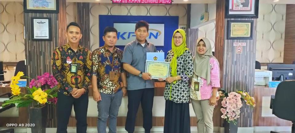 Pengambilan Piagam Penghargaan dari KPPN Kota Sungai Penuh